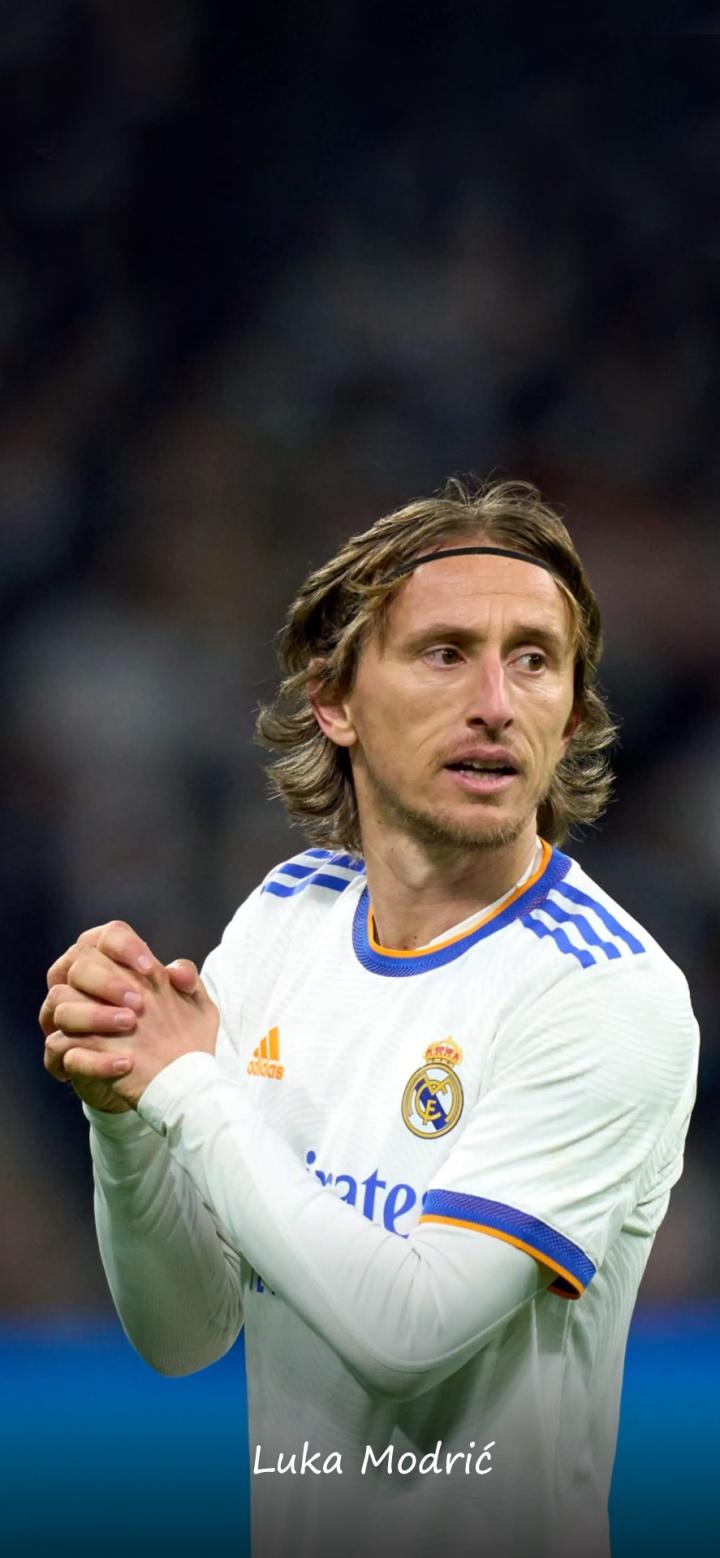 上海申花客场对阵广岛三箭，虽0-2落败，但有望晋级，展现顽强斗志，助力海港复仇。