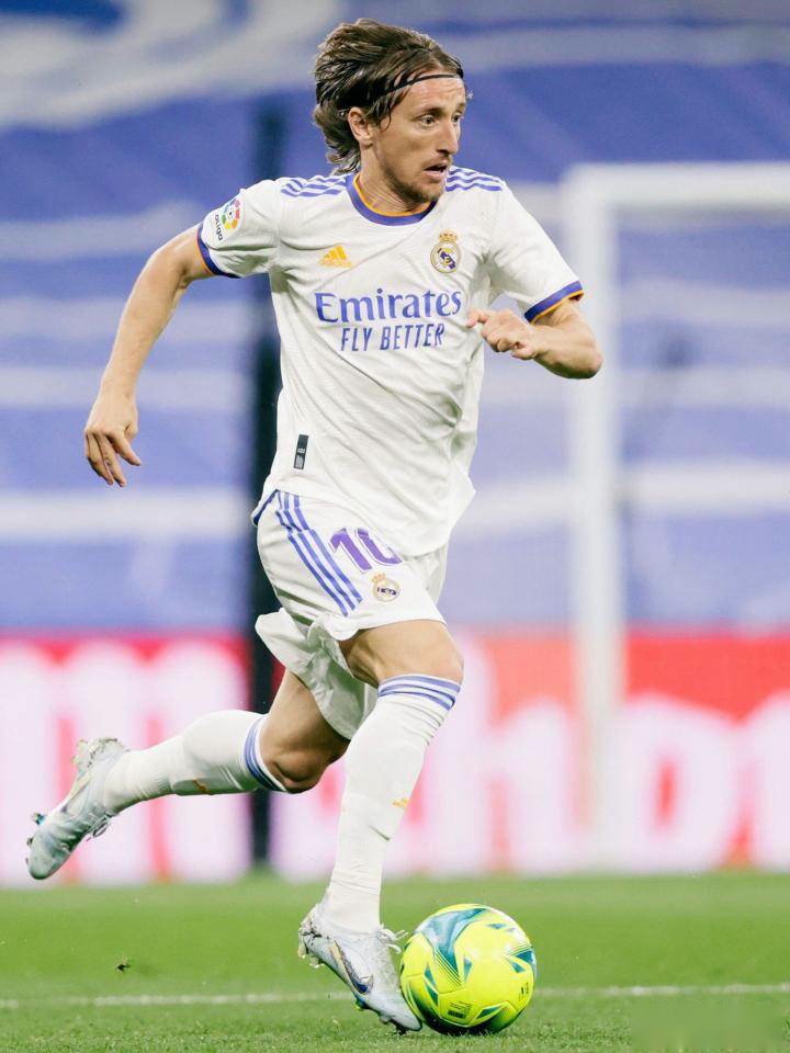 哈兰德数据：1次射门未能进球，贡献1次抢断3次解围